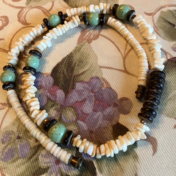 ALL CORAL WHITE AND GREEN NECKLACE 18” BARREL CLASP - Picture 3 of 17